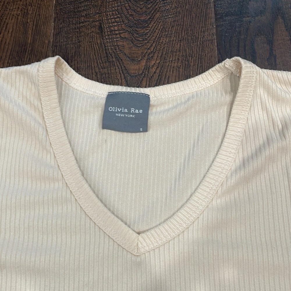 Cream ribbed v-neck crop top - Picture 2 of 3